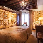 Fougère Hotel Paris